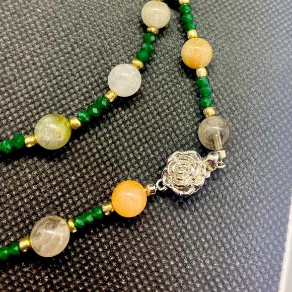 Beautiful Green Bead Necklace With Quartz Beads - Picture 4 of 5